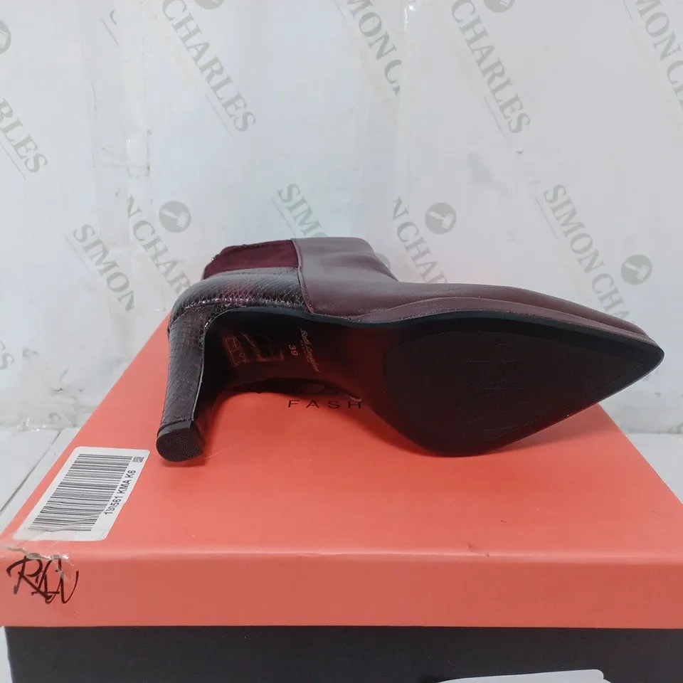 BOXED PAIR OF RUTH LANGSFORD PLATFORM LEATHER ANKLE BOOTS IN BURGUNDY - SIZE 6