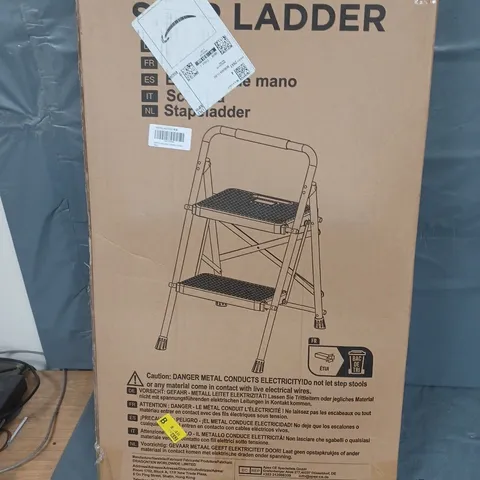 BOXED BONTEC STEP LADDER TZ02 - COLLECTION ONLY