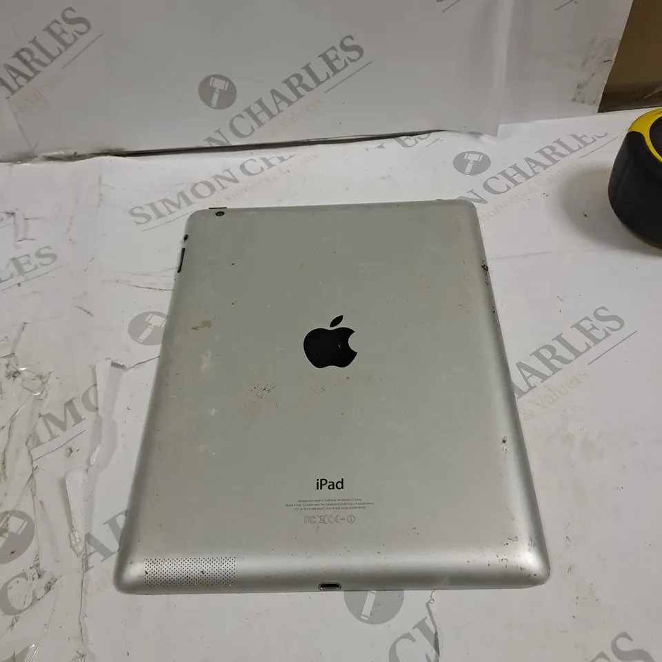 APPLE IPAD MODEL: A1458 SILVER