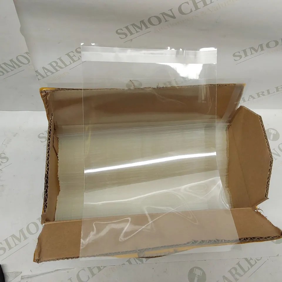 BOX OF APPROXIMATELY 5 BRAND NEW ASSORTED ELECTRONICS AND ACCESSORIES TO INCLUDE;