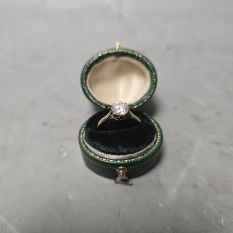 UNBRANDED STONE TOP SOLITAIRE RING