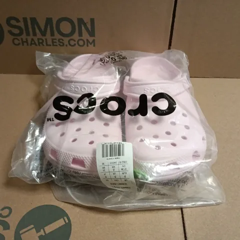 BAGGED PAIR OF CROCS CLASSIC CLOGS IN PINK SIZE UK J5