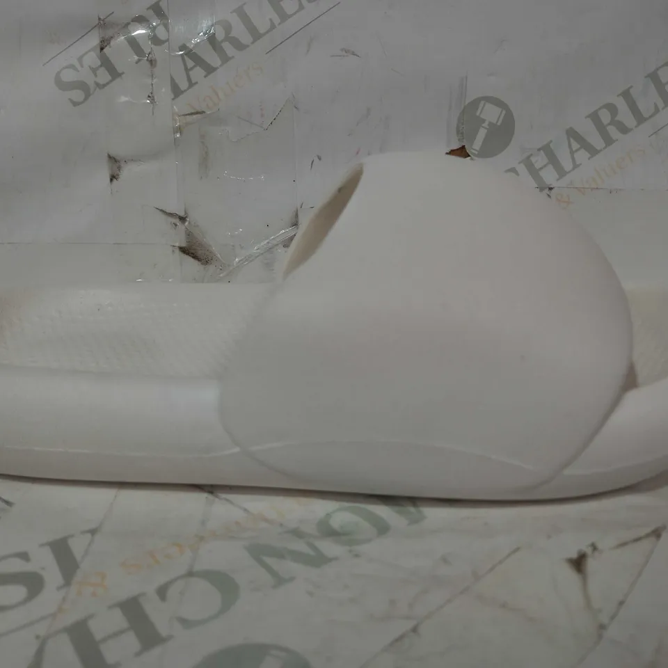 BOXED PAIR OF DESIGNER SLIDERS IN WHITE EU SIZE 36-37