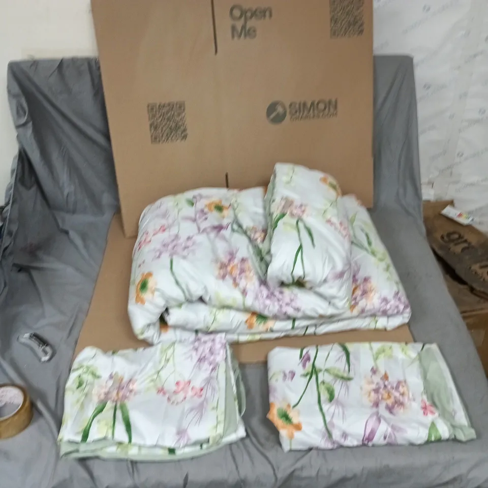 HUSH HAVEN FLORAL COMFORTER AND 2 PILLOWCASES
