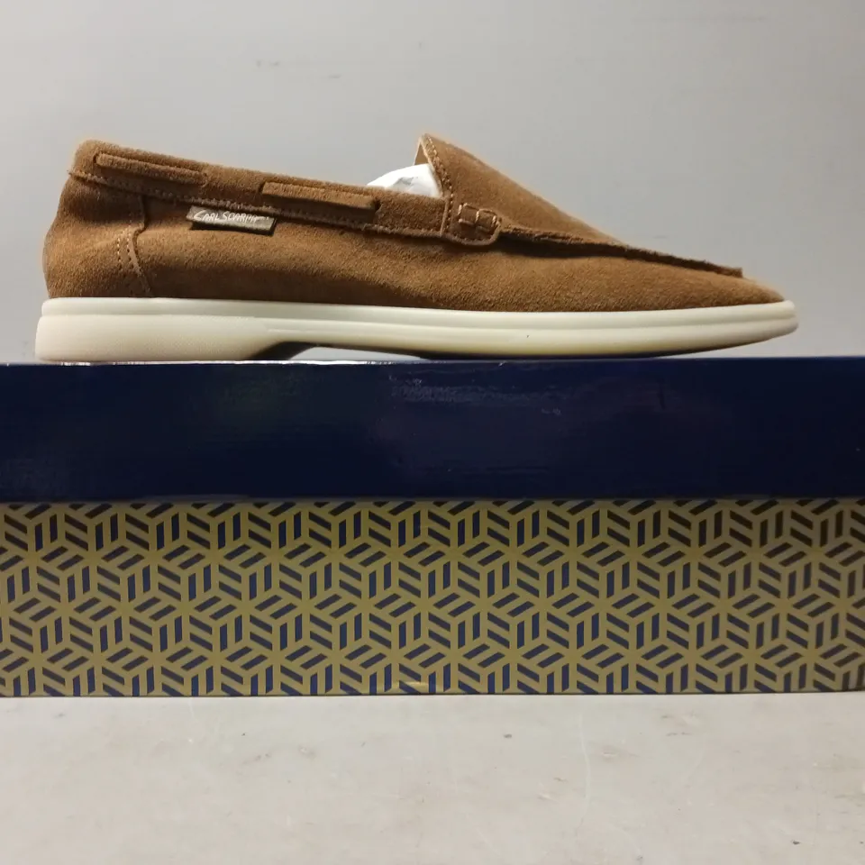 BOXED PAIR OF CARL SCARPA OMILIE LOAFERS IN TAN EU SIZE 40