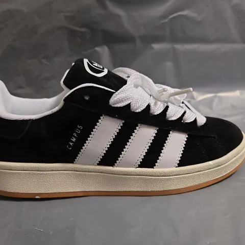 ADIDAS CAMPUS TRAINERS IN BLACK - UK 6.5