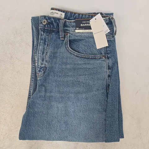 ABERCROMBIE & FITCH HIGH RISE BARREL JEANS IN BLUE SIZE 30 REGULAR
