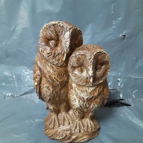 FESTIVE 20 CM CARVED WOOD EFFECT OWLS CHRISTMAS DECORATION