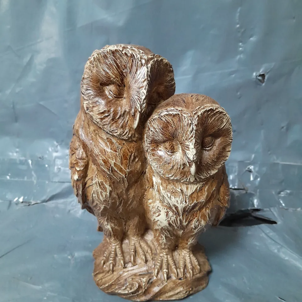 FESTIVE 20 CM CARVED WOOD EFFECT OWLS CHRISTMAS DECORATION RRP £12.99