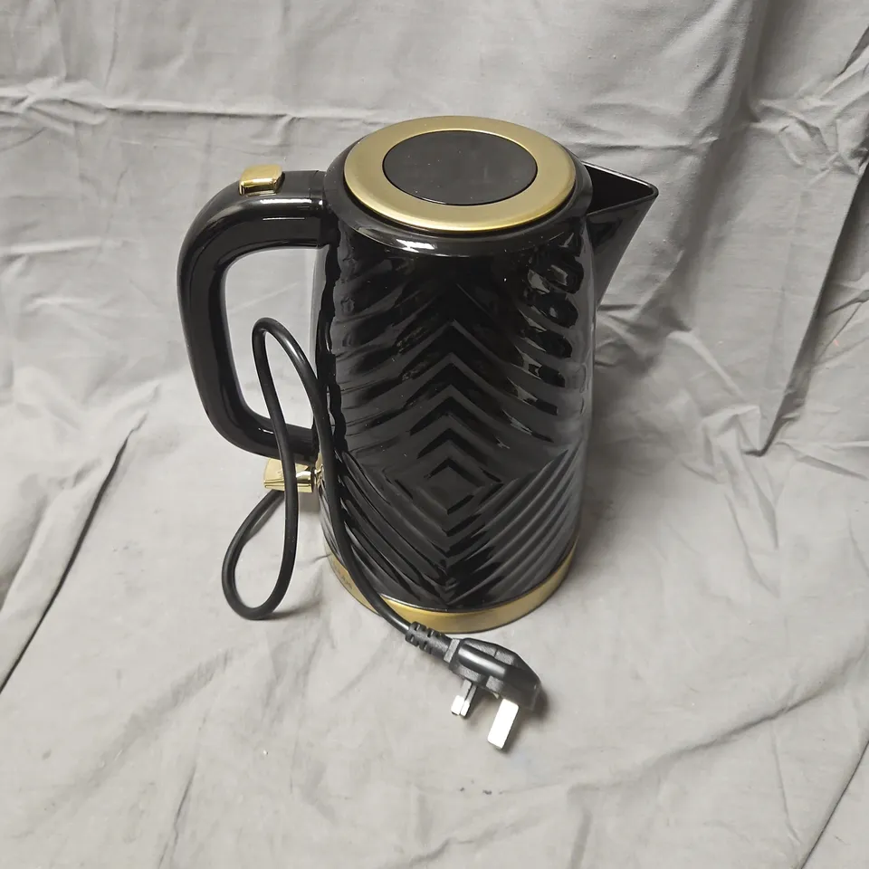 BOXED RUSSELL HOBBS GROOVE BLACK KETTLE – ELECTRIC KETTLE