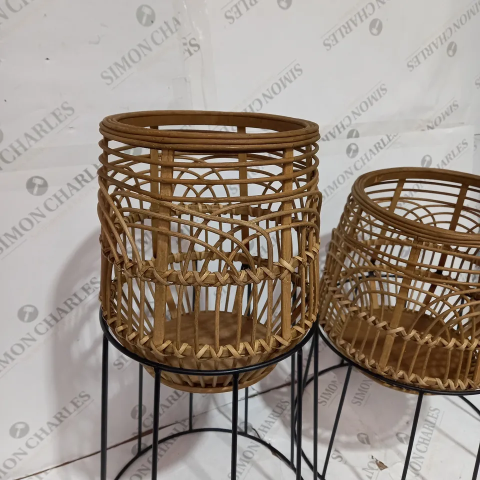 SET OF 2 GARDEN PLANTERS