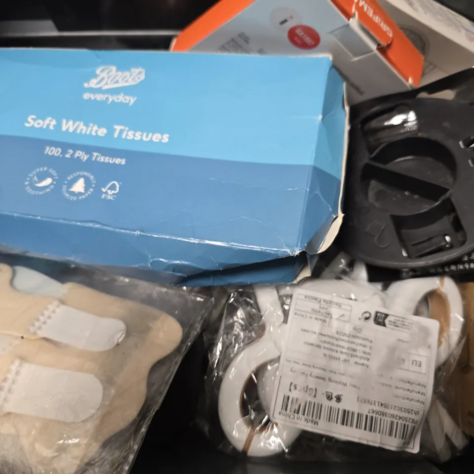 APPROXIMATELY 12 ASSORTED ITEMS TO INCLUDE - TISSUES , CORNER PROTECTORS , LAUNDRY EGG REFILL PELLETS ETC
