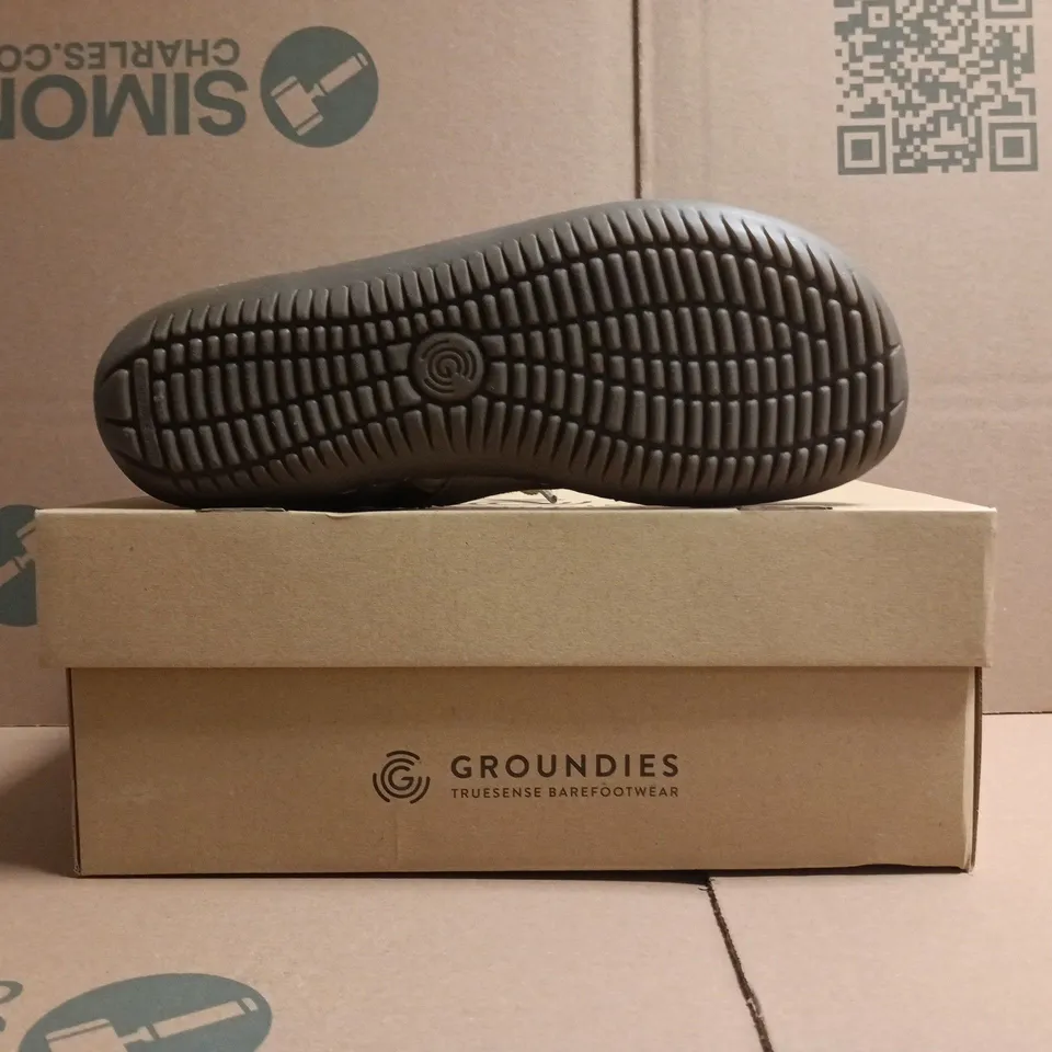BOXED PAIR OF GROUNDIES SALZBURG SHOES IN BEIGE SIZE UK 6