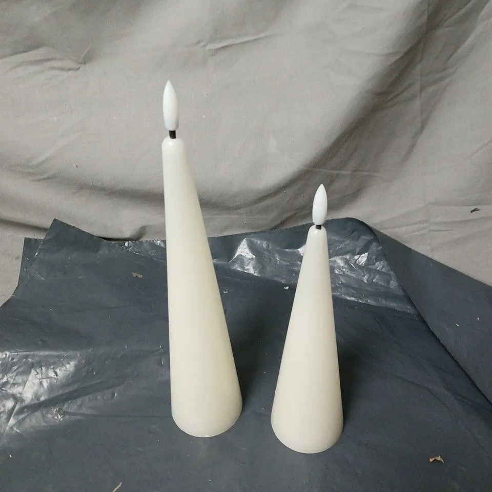 2 X WHITE FLAMELESS CANDLES BOXED