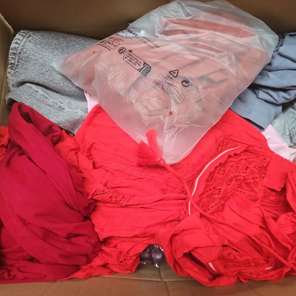 LARGE BOX OF APPROXIMATELY 20 ASSORTED CLOTHING ITEMS IN VARIOUS SIZES, STYLES AND COLOURS