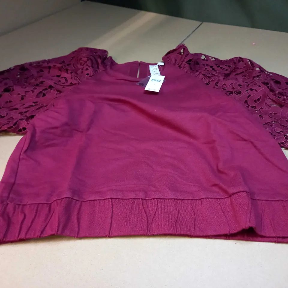 DOLAN WINE LACE SLEEVE TOP - SMALL