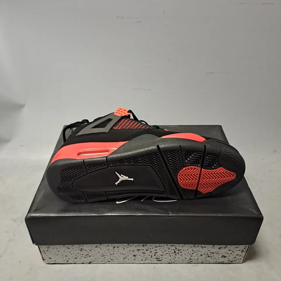 BOXED PAIR OF AIR JORDAN 4 RETRO SHOES IN BLACK/RED SIZE 8