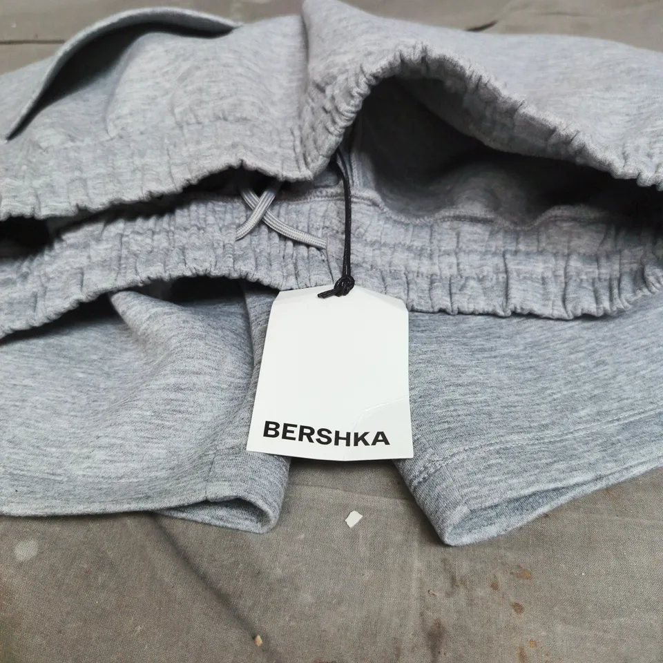 BERSHKA GREY JOGGER SHORTS – SIZE L (EU 40)