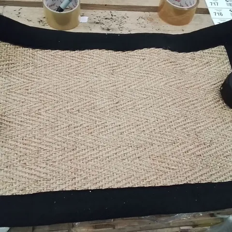 QUALITY DESIGNER AREA RUG - APPROXIMATELY 60X40CM