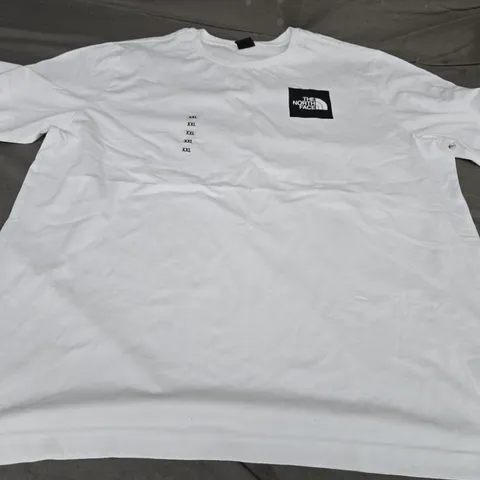 THE NORTH FACE LOGO MOUNTAIN T-SHIRT, WHITE - UK SIZE XXL