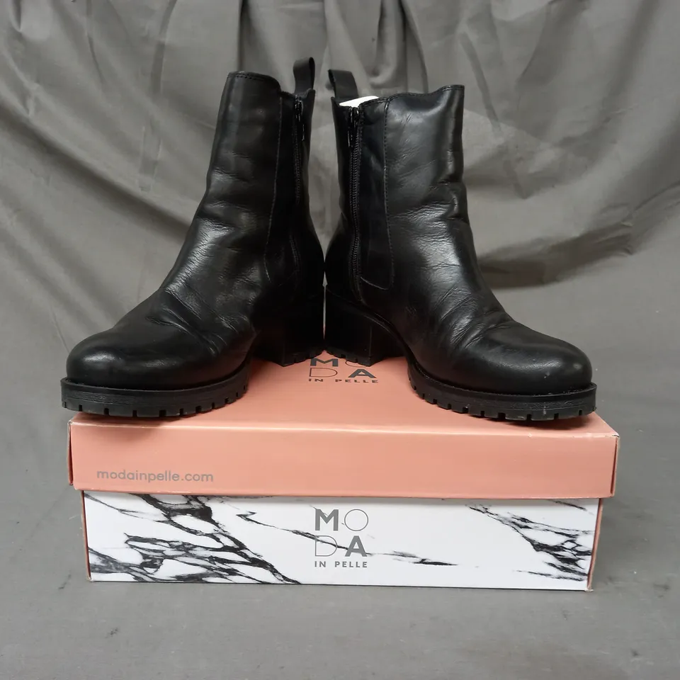 BOXED MODA IN PELLE BROOKLEA CHELSEA BOOTS IN BLACK SIZE 5
