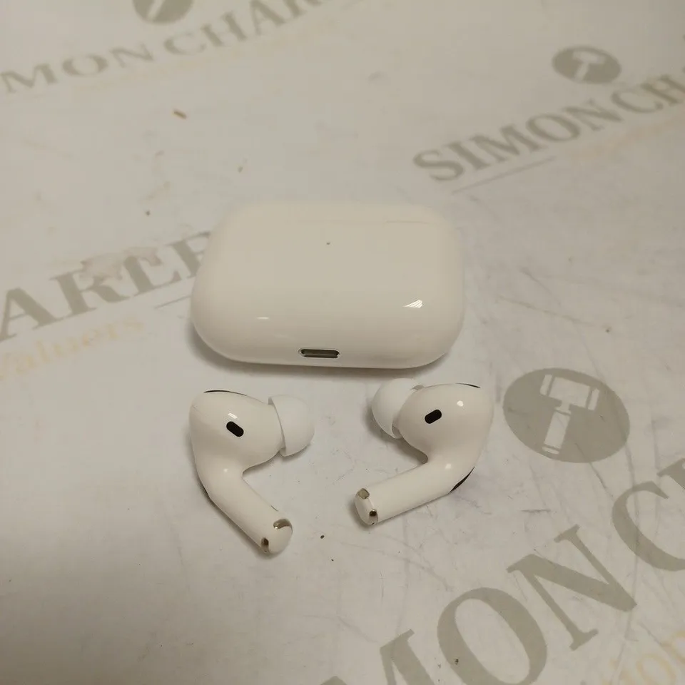 GEAR GEEK WIRELESS EARPHONES & CHARGING CASE 