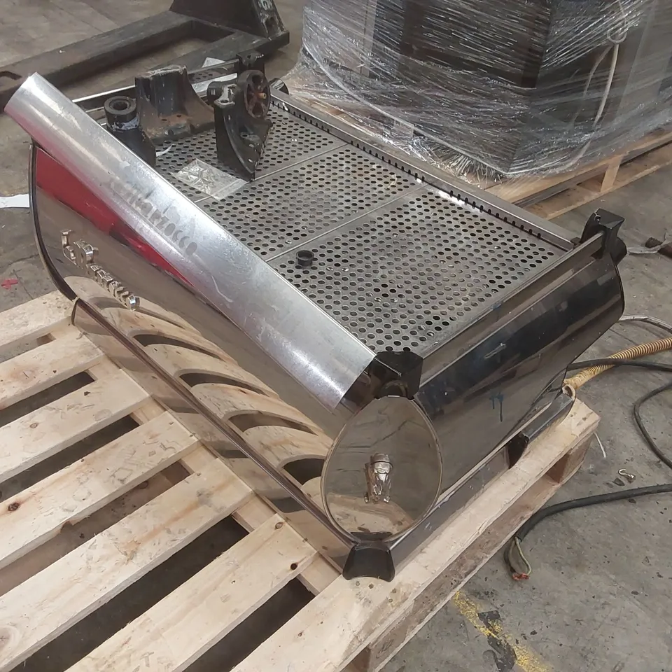 LA MARZOCCO COMMERCIAL 3 GROUP COFFEE MACHINE