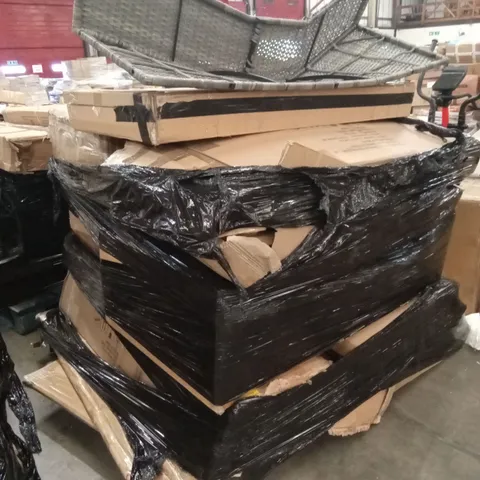 PALLET OF ASSORTED INCOMPLETE GARDEN & OUTDOOR FURNITURE PARTS AND PIECES 