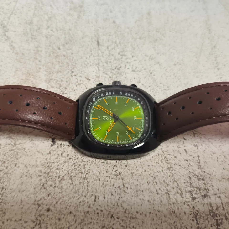 UNBRANDED WRISTWATCH WITH GREEN DIAL AND BROWN LEATHER STRAP – PRESENTATION BOX
