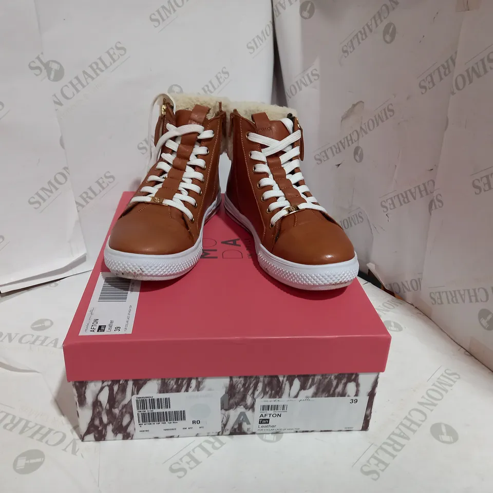 MODA TAN LEATEHR FUR COLLAR LACE UP HIGH TOP - SIZE 6