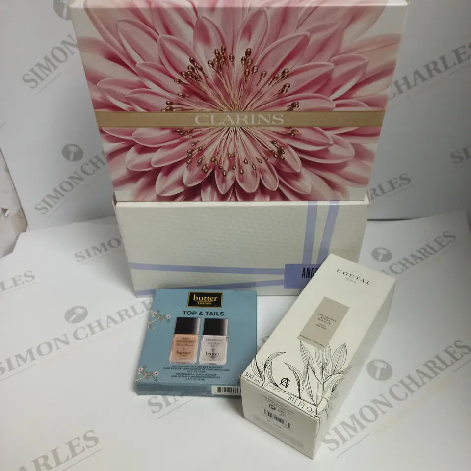 APPROXIMATELY 10 ASSORTED BEAUTY PRODUCTS TO INCLUDE CLARINS CONTOURING COLLECTION GIFT SET, ANGEL THIERRY MUGLER GIFT SET, BUTTER LONDON TOP & TAILS, GOUTAL PARIS HANDWASH ETC. 