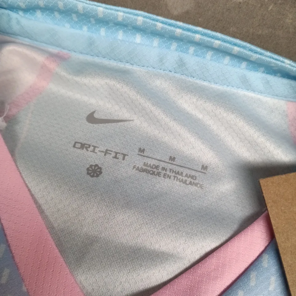 NIKE FC BARCELONA FOOTBALL JERSEY – GRADIENT BLUE/PINK, SIZE M (MEN'S) (LAMINE YAMAL - #10)