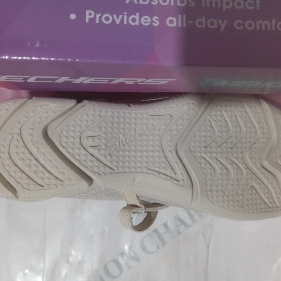 BOXED PAIR OF SKECHERS WOMEN'S SHOES IN NATURAL SIZE 6