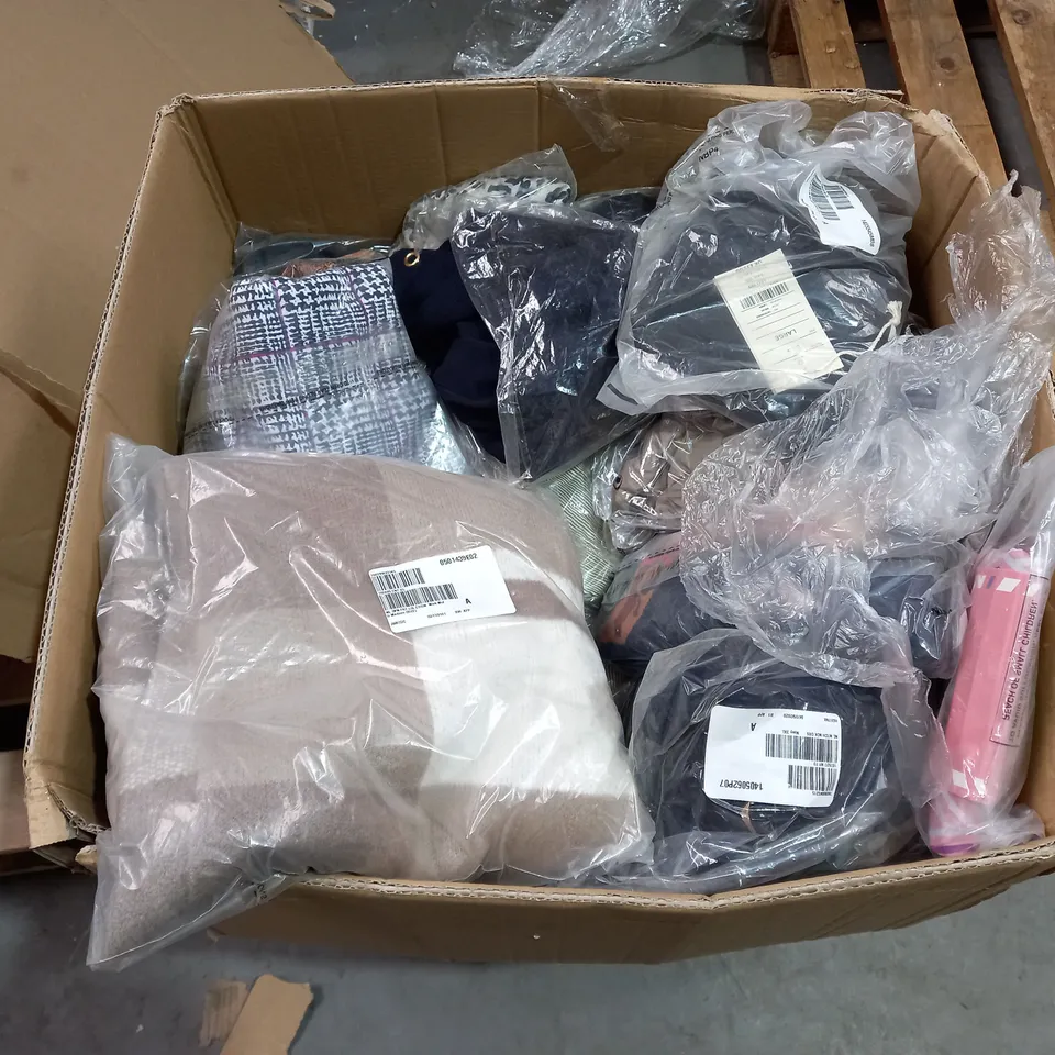 BOX OF APPROXIMATELY 40 ASSORTED DESIGNER CLOTHING ITEMS TO INCLUDE DESIGNER NAVY DRESS, DESIGNER BLACK SWEATER, HELENE BERMAN BLAZER ETC