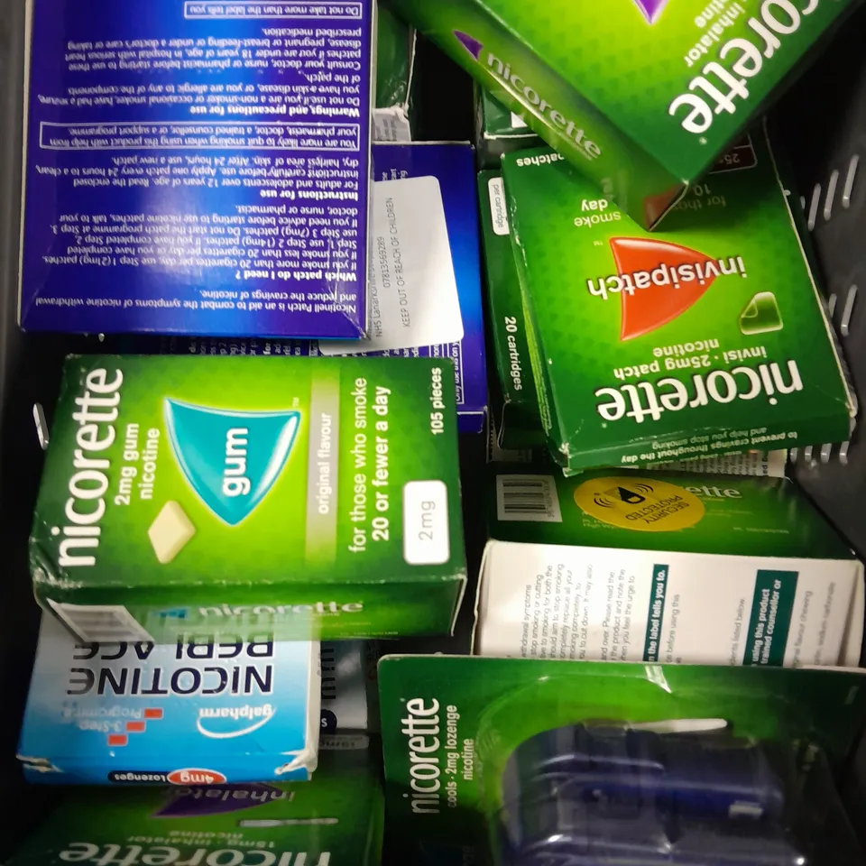 APPROXIMATELY 20 ASSORTED SMOKING PREVENTION AIDS TO INCLUDE MOUTH SPRAY, INHALATOR, GUM ETC  