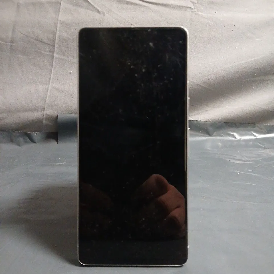 GOOGLE PIXEL 7 – WHITE 