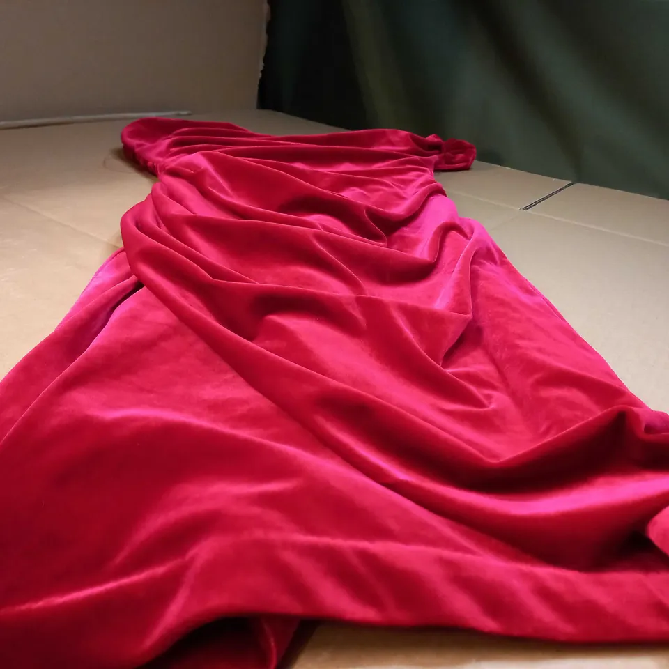 HOUSE CB RED VELVET RUCHED FORM FITTING STATEMENT MIDI DRESS - SMALL