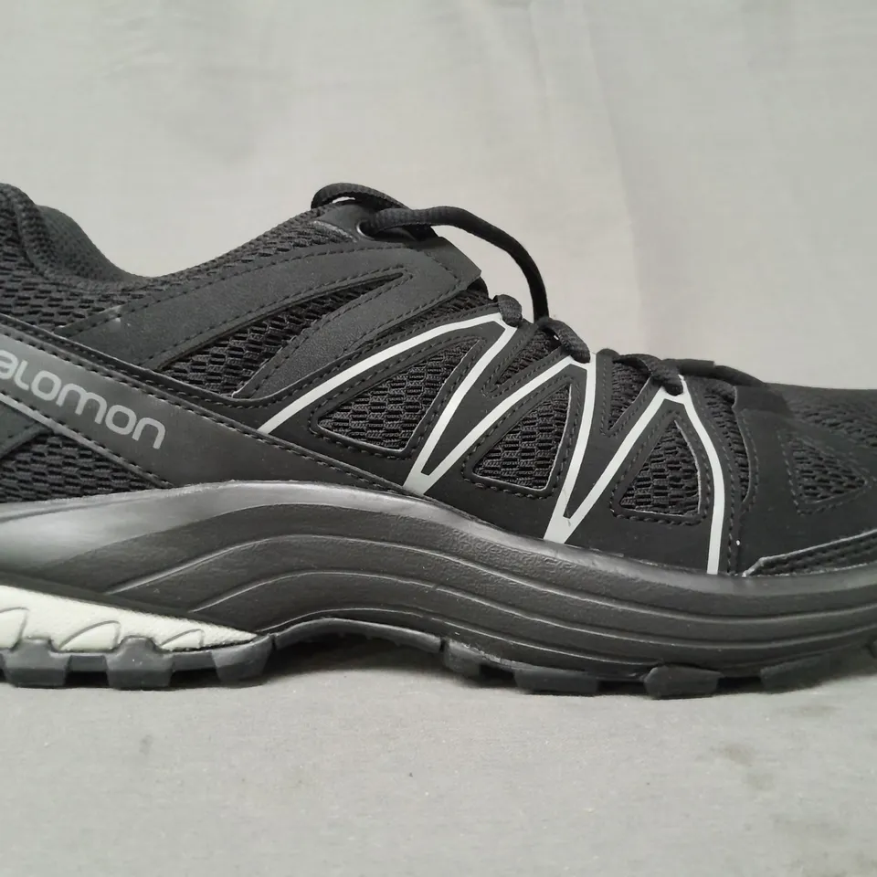 PAIR OF SALOMON TRAINERS IN BLACK UK SIZE 8