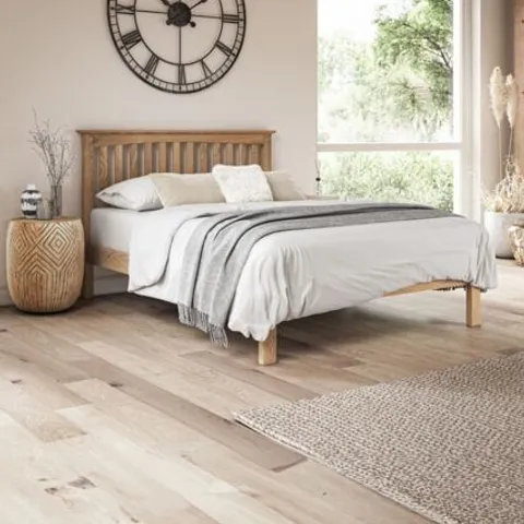 BOXED DUNKELD LOW FOOTBOARD OAK DOUBLE BED (3 BOXES)