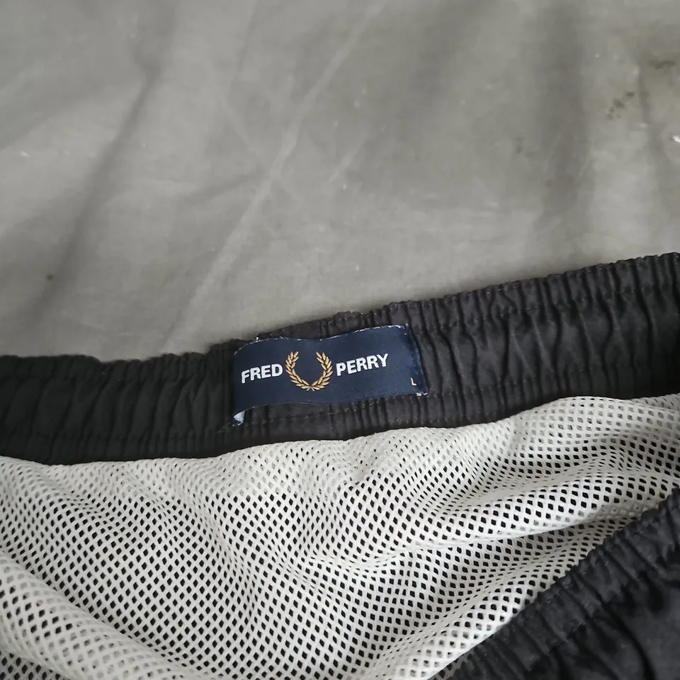 FRED PERRY BLACK MEN'S SHORTS – SIZE L WITH LAUREL LOGO