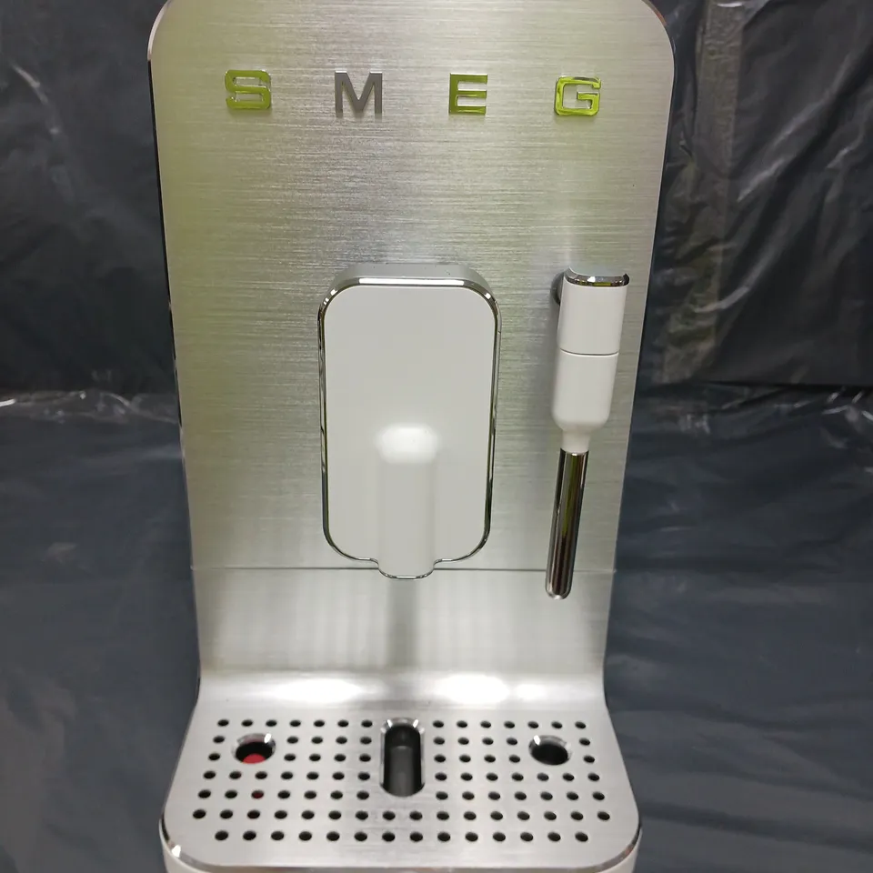 SMEG BEAN TO CUP COFFEE MACHINE MATTE WHITE - COLLECTION ONLY