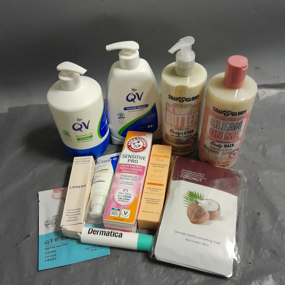APPROXIMATELY 12 ASSORTED COSMETIC PRODUCTS TO INCLUDE - SOAP&GLORY BODY LOTION - CERAVE MOISTURISING LOTION - LANERA SOFT MATTE LIQUID FOUNDATION - ETC