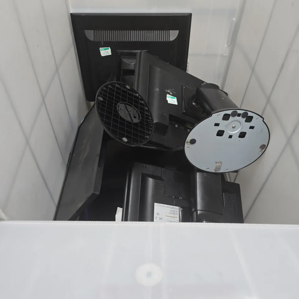 CAGE OF APPROX 8 GNR MONITORS - USB FACE WEBCAM - COLLECTION ONLY