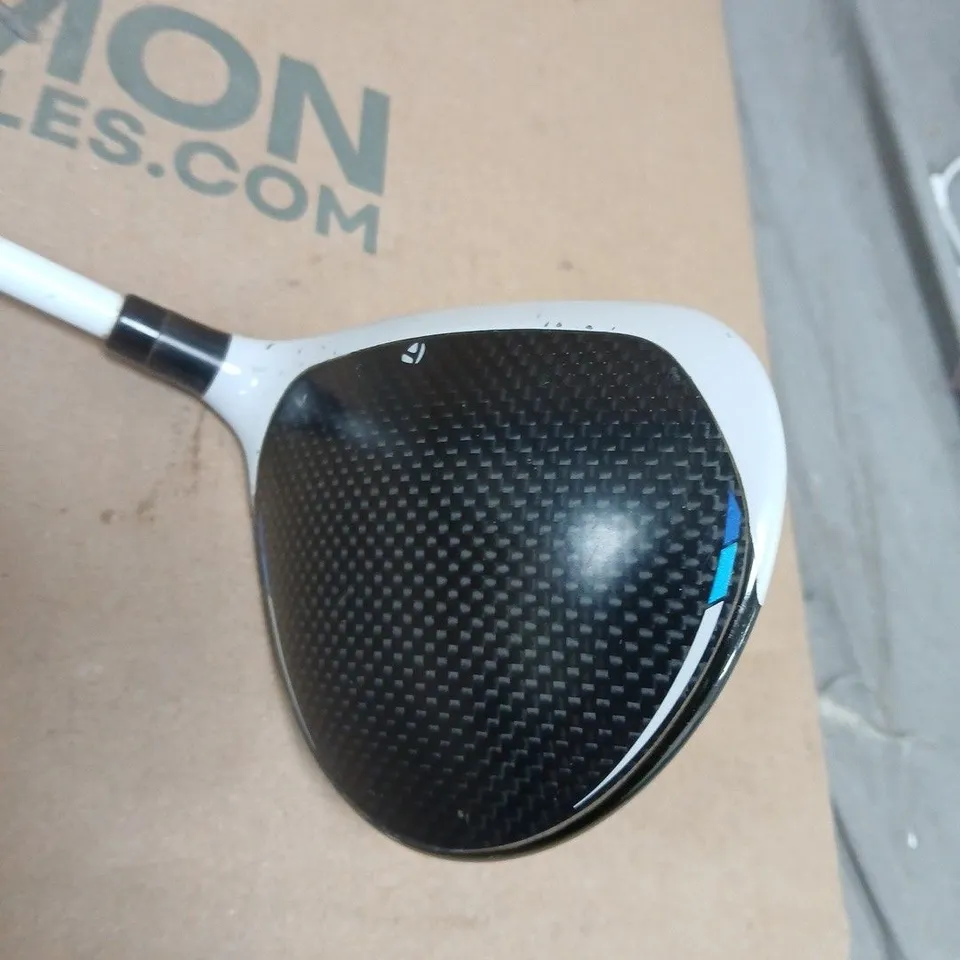 TAYLORMADE GOLF DRIVER WITH FUJIKURA SHAFT AND HEADCOVER 