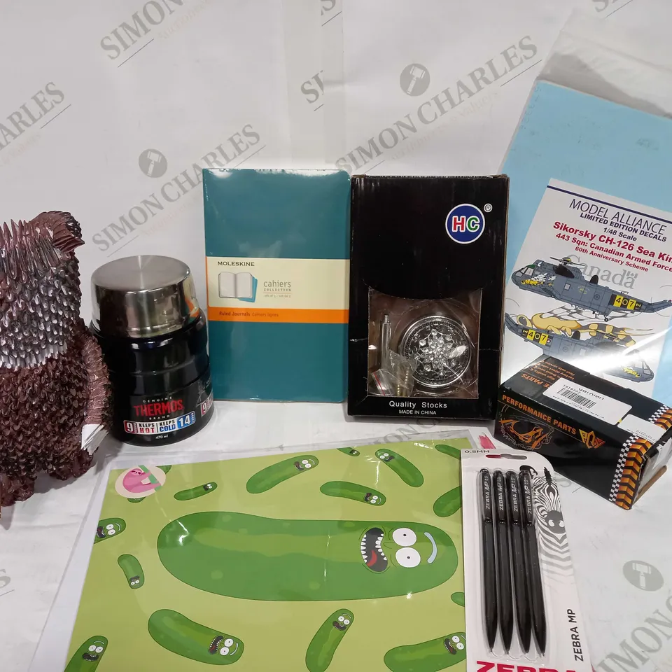 BOX TO CONTAIN APPROX 20 ASSORTED HOUSEHOLD PRODUCTS, INCLUDES PRINTS, FLASK, NOTEBOOK ETC