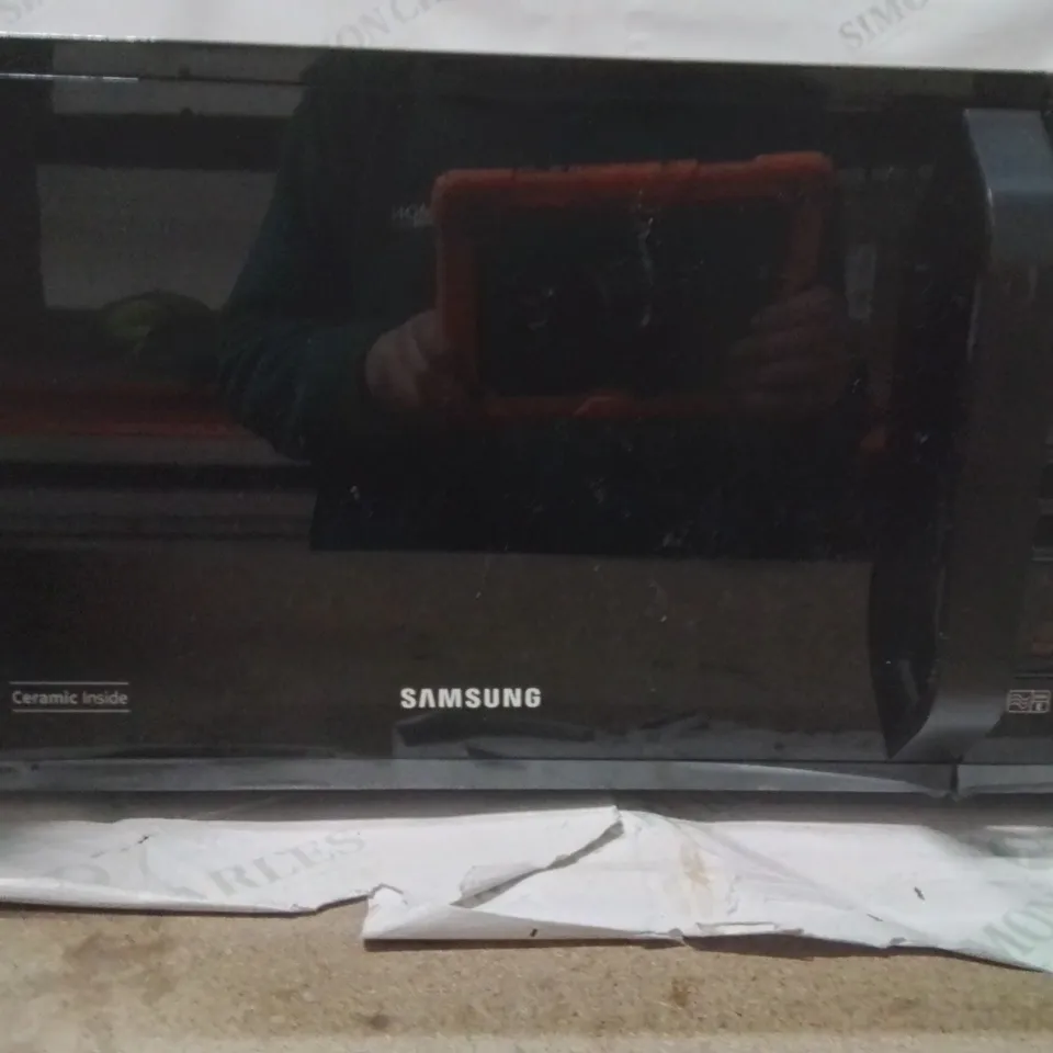 BOXED SAMSUNG MICROWAVE
