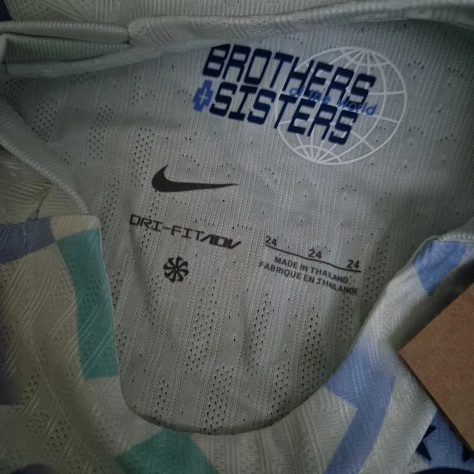 NIKE INTER FOOTBALL KIT IN WHITE - SIZE 24 (#10 - LAUTARO)