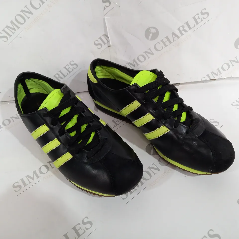 PAIR OF ADIDAS SIZE 9 TRAINERS 