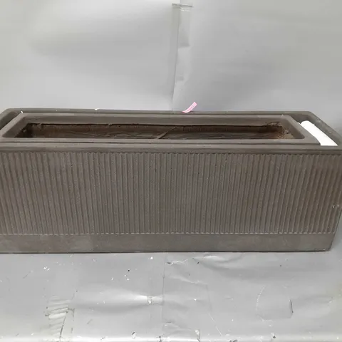 BOXED SET OF 2 TROUGHS IN TAUPE