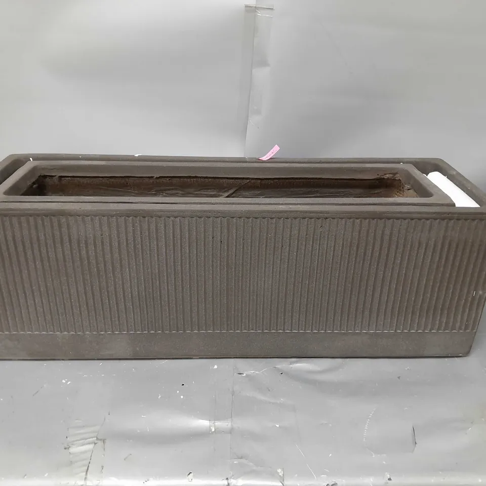BOXED SET OF 2 TROUGHS IN TAUPE
